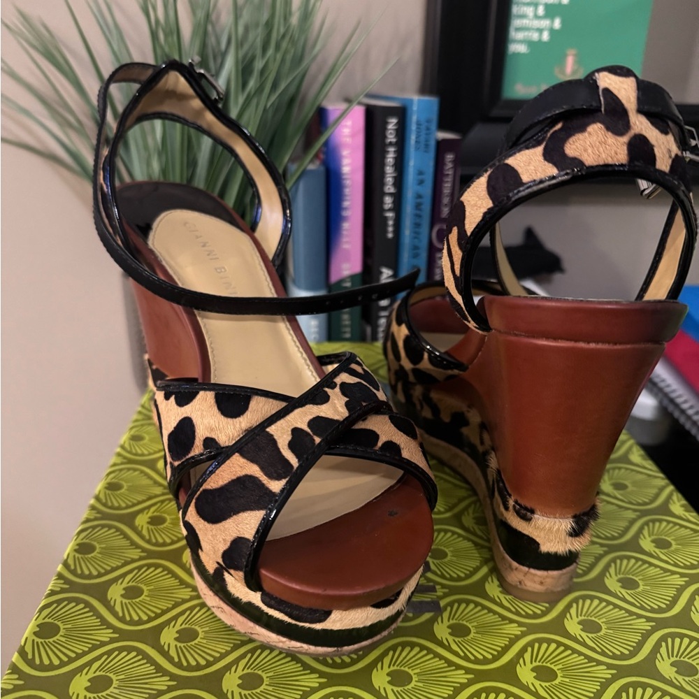 Gianni Bini Black and Tan Platform Shoes - Picture 6 of 11